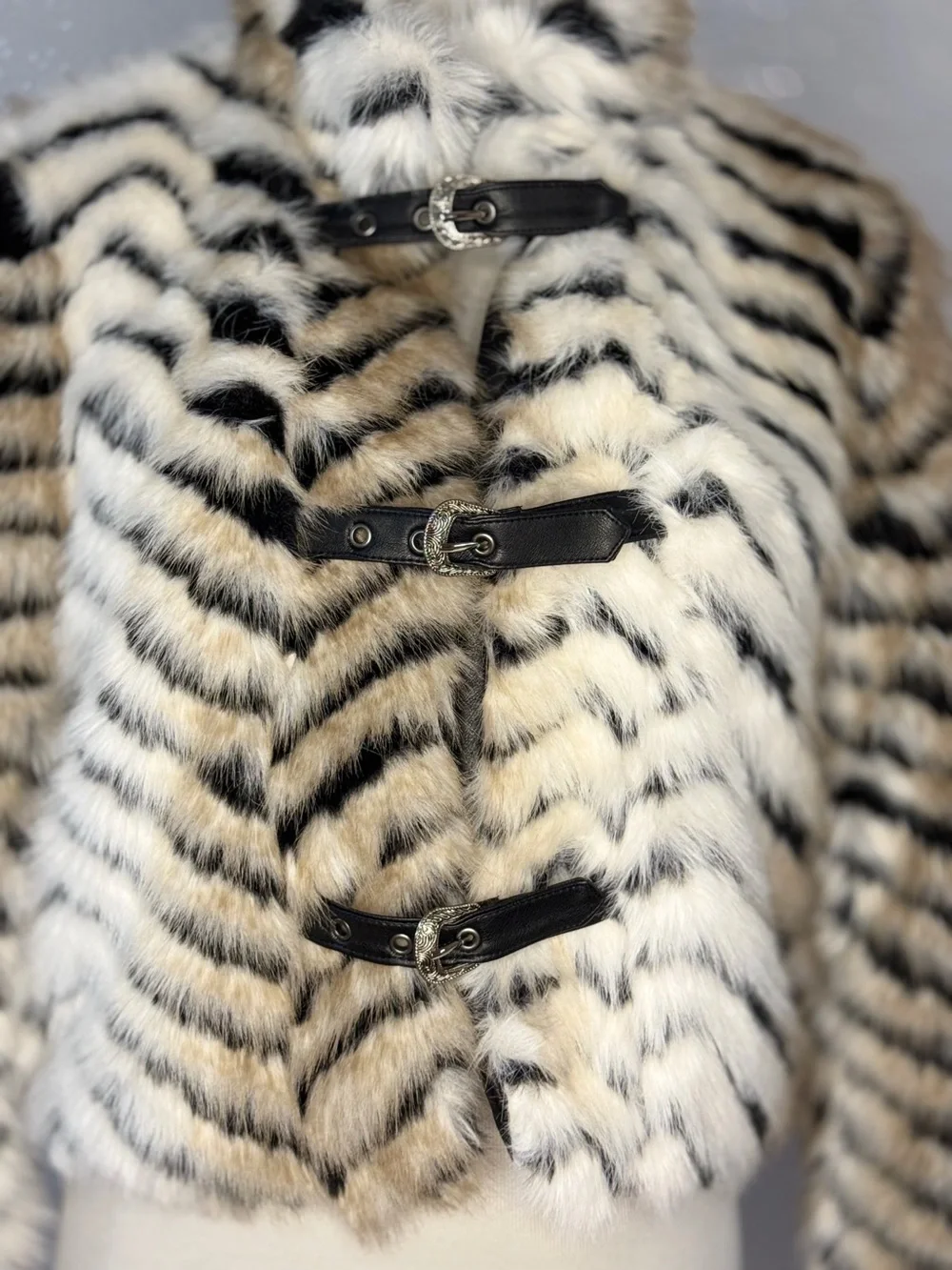 Azalea Wang Argyll Faux Fur Animal Print Coat Western Buckle Cropped Jacket - Picture 13 of 16